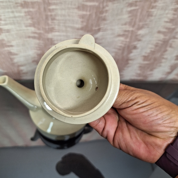 Vintage STRAWBERRIES 🍓 pitcher with lid, freezer to oven stoneware. - Picture 6 of 13